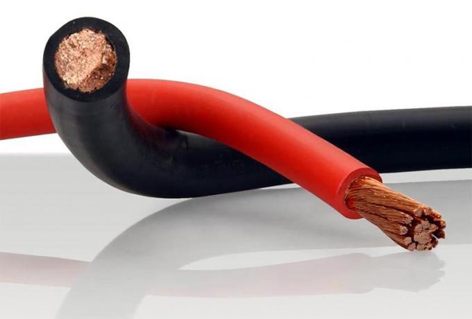 кабель красного и черного cu кабеля батареи гибкий резиновый сваривая